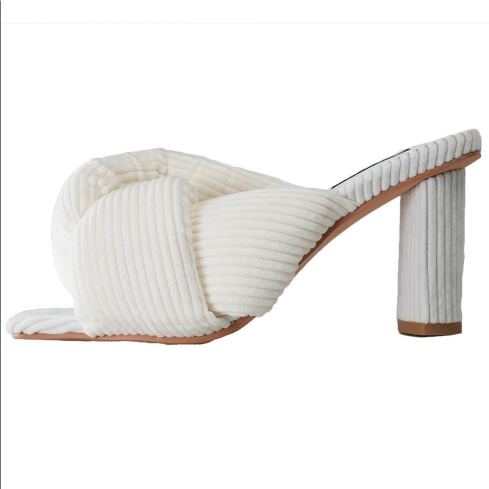 My mum made it puffer heels corduroy white (38)